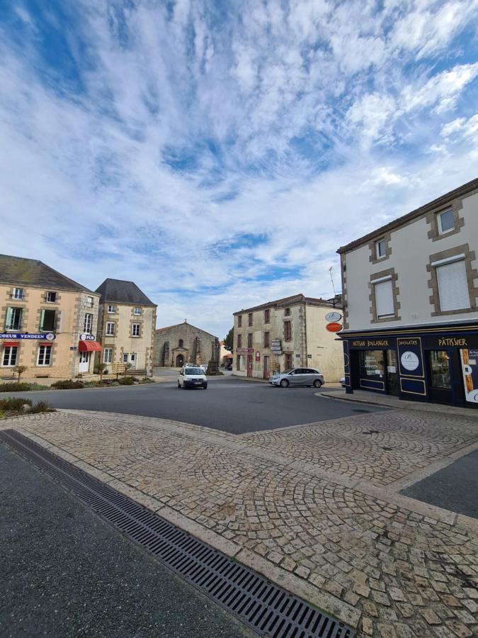 Gîte Le Haut du Pavé 3 à 7 chambres 6 à 14 couchages, 3 min du Puy du Fou Les Épesses Exterior foto